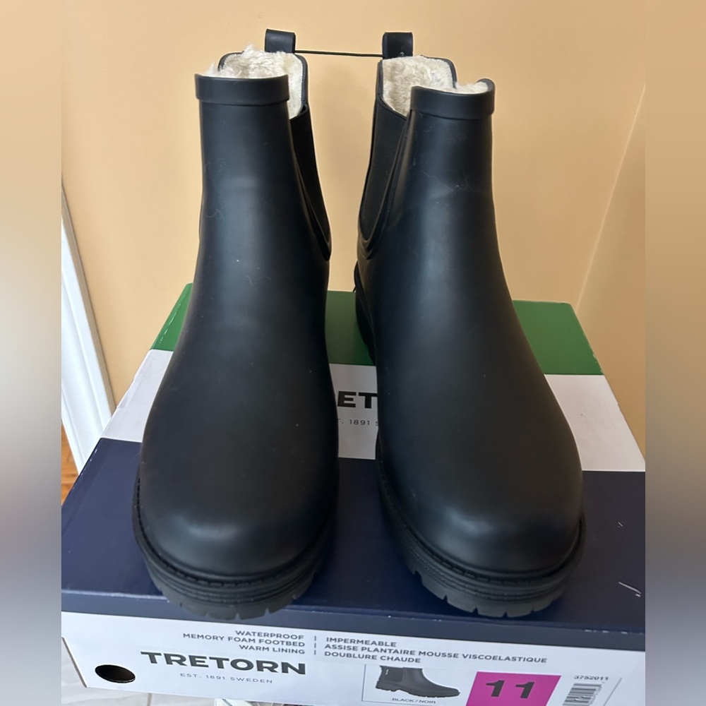 Tretorn Women’s Rubber Chelsea Boot, Size 11M
